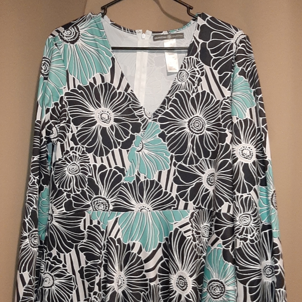 ๐ Signature Collection Dress - Picture 2 of 4